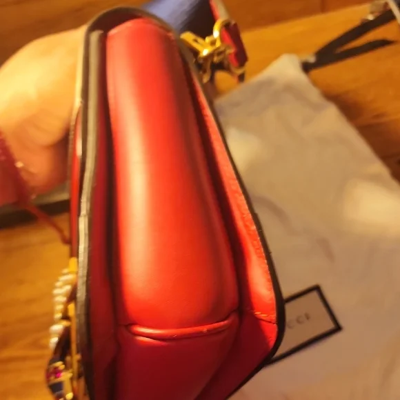 Gucci Cream, Red & Navy Leather Shoulder Bag with Jeweled Bee - Picture 6 of 7